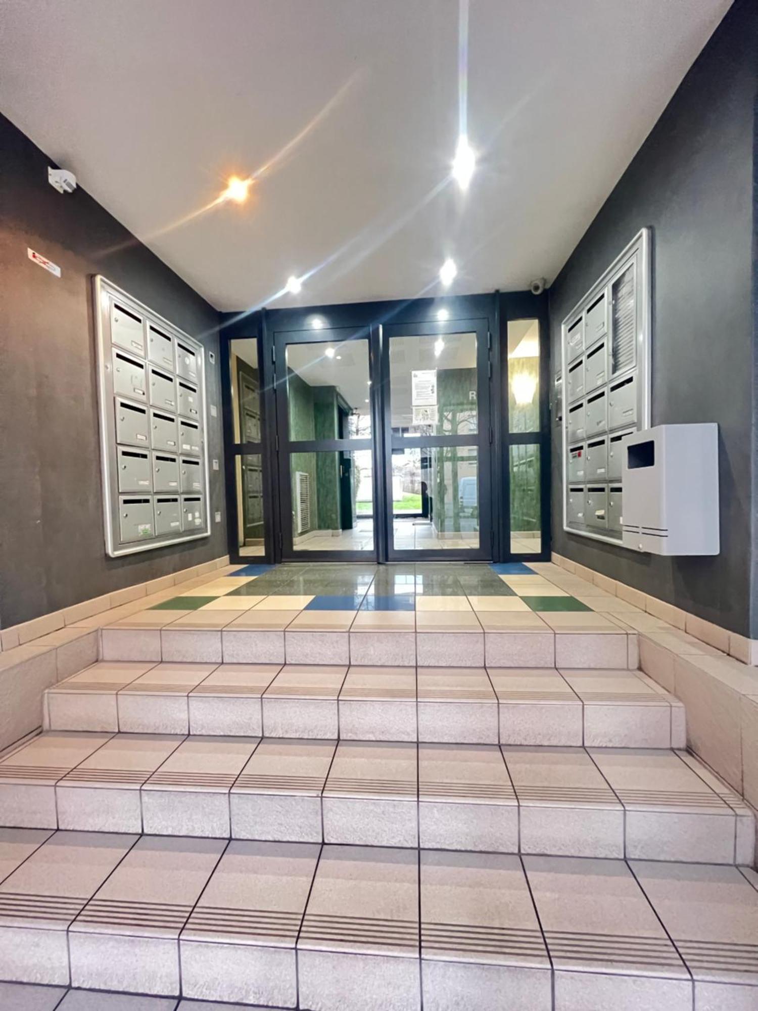 Cosy Stade De France Cdg Airport Apartment *